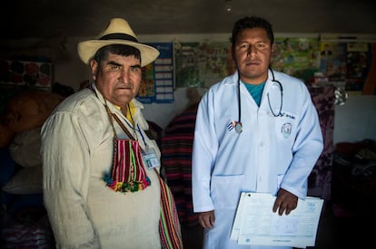 Retrato del médico Tradicional, Francisco Mamani Quintana y de un médico académico del Programa Mi Salud, Dr. Álvaro Villanueva Gutierrez.