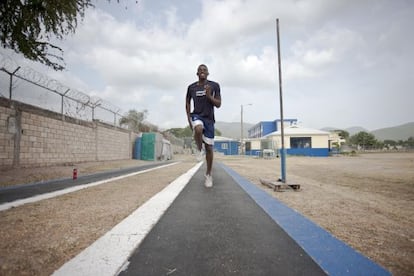 Entrenamiento de un alumno del Jamaica College, donde entre sus 1.800 estudiantes ha brotado el talento de destacados aspirantes a atletas de élite.