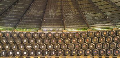 Interior de una bodega de González Byass.