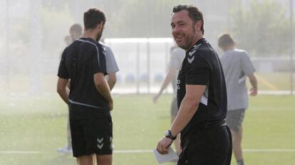 Sergio dirige un entrenamiento en la ciudad deportiva del Valladolid. 