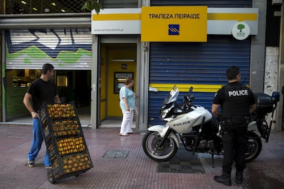 Sucursal de Piraeus Bank en Atenas.