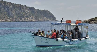 El 'llaüt' de la línea regular que enlaza con la isla Dragonera (Mallorca).