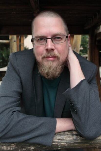El escritor finlandés Tuomas Kyrö.