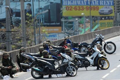 La grave crisis política que ha paralizado el centro de Bangkok durante los dos últimos meses, ha diezmado el turismo y ha levantado los fantasmas de una guerra civil en Tailandia