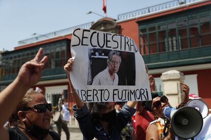 Simpatizantes del expresidente Alberto Fujimori