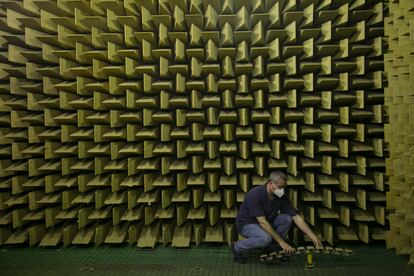 El físico Francisco Simón, miembro del grupo de Acústica Ambiental, en el Instituto de Tecnologías Físicas y de la Información Leonardo Torres Quevedo.