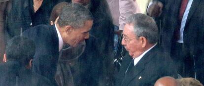 El presidente americano Barack Obama y Ra&uacute;l Castro en 2013.