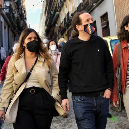 11/04/2021 El candidato de Unidas Podemos a la Presidencia de la Comunidad de Madrid, Pablo Iglesias, junto a las miembros de su lista Isa Serra y Alejandra Jacinto, durante su visita a Lavapiés para encontrarse con representantes de la FRAVM.

El candidato de Unidas Podemos a la Presidencia de la Comunidad de Madrid, Pablo Iglesias, ha asegurado este que una reforma fiscal en la región "no se puede posponer", como plantea en caso de gobernar el aspirante socialista, Ángel Gabilondo, porque "lo que hay con el impuesto de Patrimonio y Sucesiones no tiene nombre".

ESPAÑA EUROPA MADRID SOCIEDAD
UNIDAS PODEMOS
