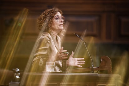 La vicepresidenta primera y ministra de Hacienda, María Jesús Montero, en el Congreso de los Diputados.