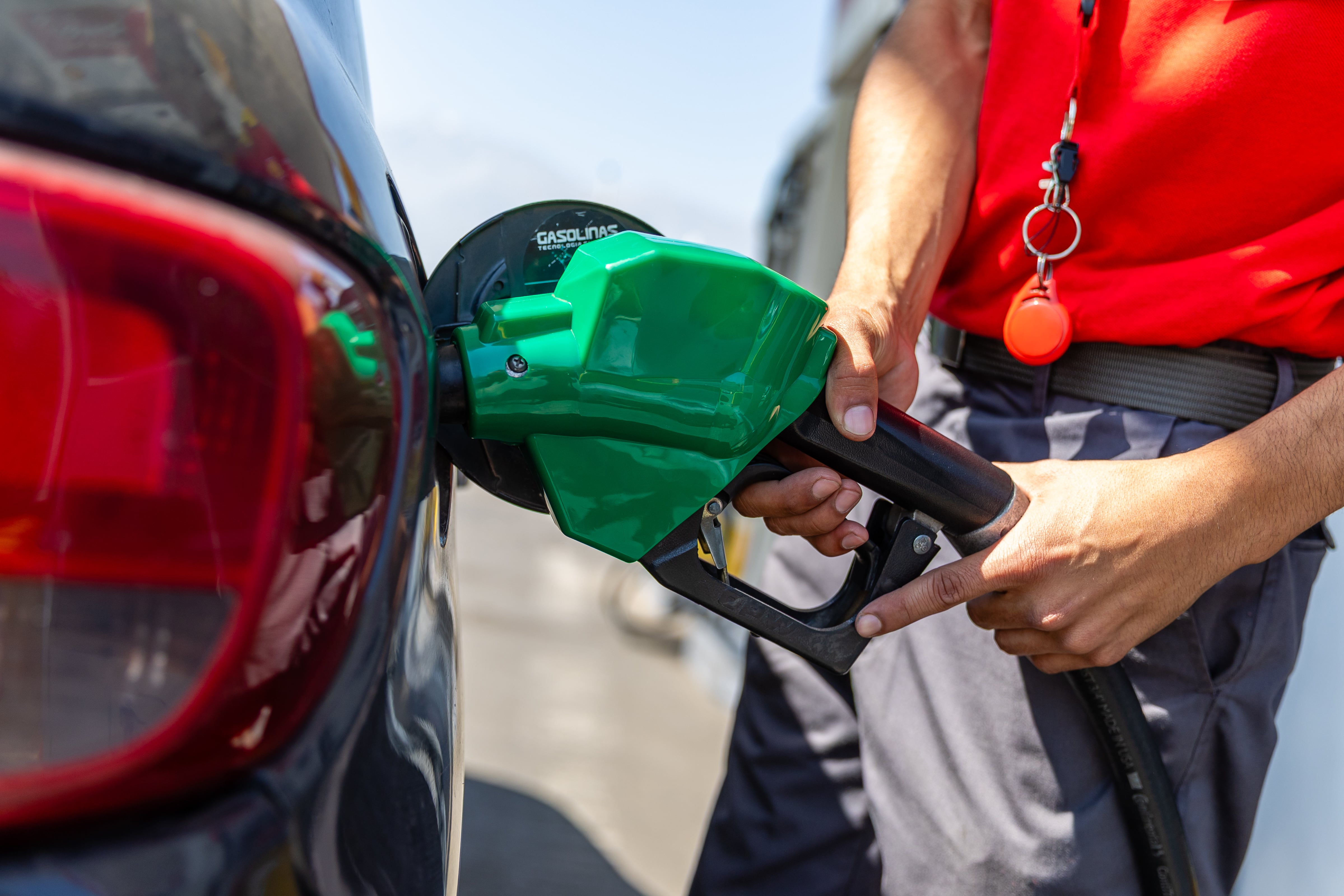 Alza de la bencina en Chile: cuánto suben la gasolina y el diésel desde este jueves