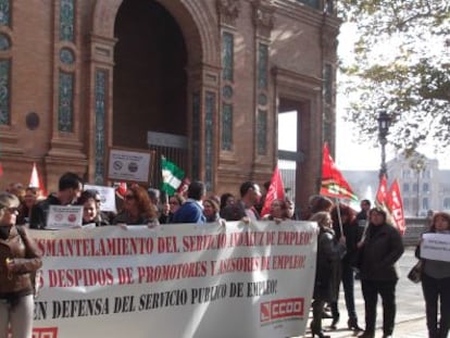 Promotores y asesores de empleo protestan en Sevilla este mi&eacute;rcoles