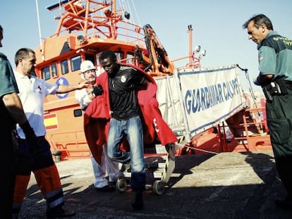 Inmigrantes rescatados por Salvamento Maritimo este viernes.