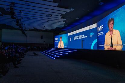 La directora Gerente del Fondo Monetario Internacional, Kristalina Georgieva, habla de forma remota en el Foro Económico Internacional América Latina y el Caribe, celebrado en Ciudad de Panamá.
