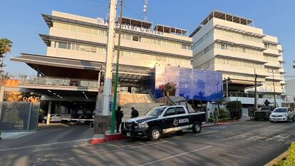 Police officers wait outside of Hospital Center Vista Hermosa, in Cuernavaca, Morelos, on April 30.