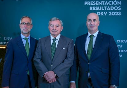 Javier cubría, director general financiero; Javier Vega de Seoane, presidente, y Fernando Campos, consejero delegado, durante el acto de presentación de resultados de la compañía del ejercicio 2023.