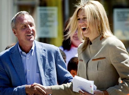 Máxima de Holanda, ayer en La Haya con Johan Cruyff.