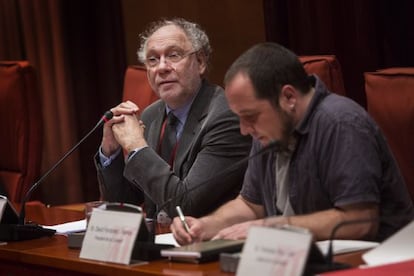 Ernesto Ekaizer i el diputat David Fernàndez, a la comissió.