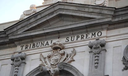 Detall de la façana del Tribunal Suprem.