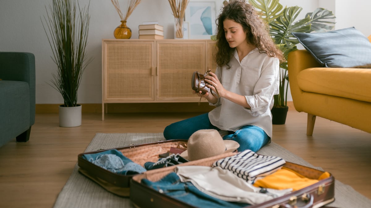 Ahorra espacio en tu maleta con un organizador. GETTY IMAGES.