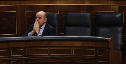 Luis de Guindos, ministro de Econom&iacute;a, en el Congreso de los Diputados.