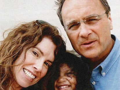 Dayna Baer se pidió excedencia en su trabajo y se hizo abogada; su marido, Robert Baer, dejó la CIA en 1997. Cambiaron de vida y adoptaron a Khyber.