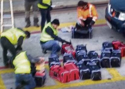 La policía requisa 400 kilos de cocaína en el puerto de Barcelona.