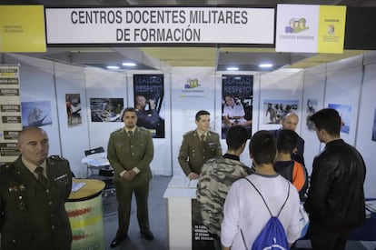 El Ejército en el Espai de l'Estudiant de Valls.