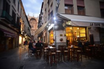 El bar de tapas Alhambra, al lado de la Catedral de Granada.