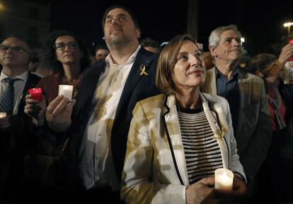 Da esquerda para a direita: Josep Rull do PdeCat, Marta Rovira de ERC, o vice-presidente do Governo regional catalão, Oriol Junqueras e a presidenta do Parlamento de Catalunha, Carme Forcadell.