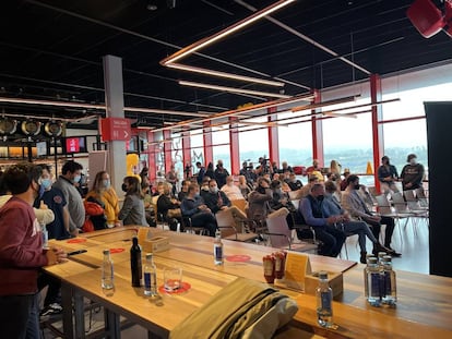 La sala de catas de Estrella de Galicia poco antes de la entrega de los premios. J.C. CAPEL