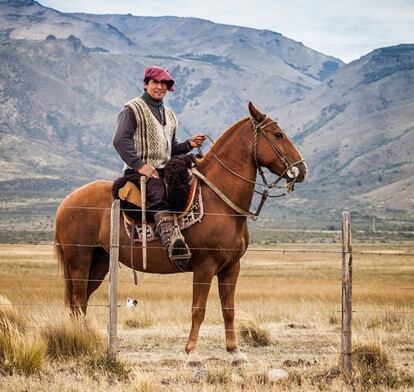 Um 'gaucho' na fazenda Leleque, propriedade da Benetton.