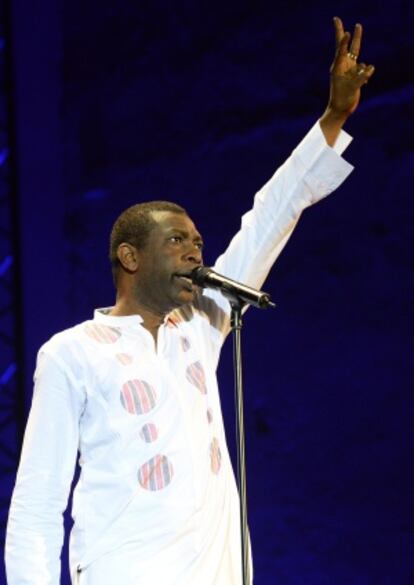 El cantante senegalés Youssou N'Dour durante su actuación en Fez (Marruecos).