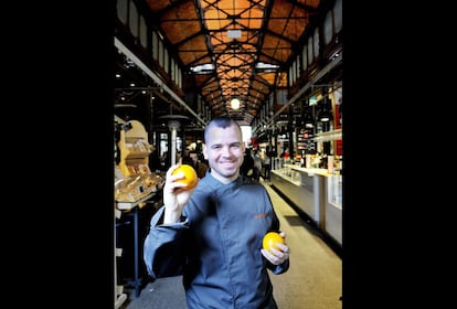 David Mu?oz en el Mercado de San Miguel, una foto que fue portada de 'El Viajero' en marzo de 2010 en un reportaje sobre los chefs ms prometedores de Madrid.