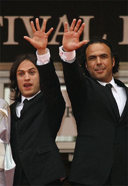 Gael García Bernal (a la izquierda) y Alejandro González Iñárritu, en Cannes.