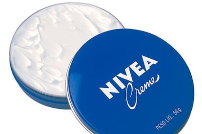 El clásico envase de Nivea ha pasado de generación en generación. 