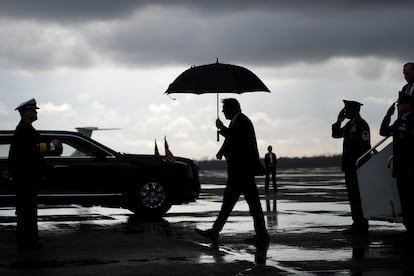 El presidente Trump se dirige a su coche tras aterrizar en Nueva Orleans el pasado domingo.