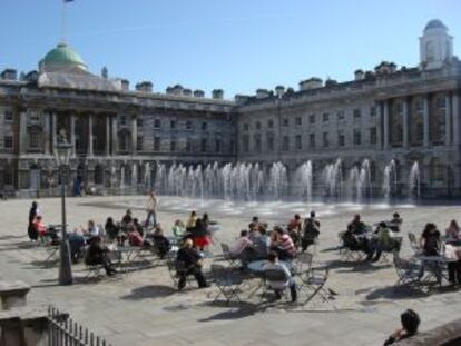 Terraza del patio Edmond J. Safra, en la Somerset House, en Londres, sede del evento Photo London.