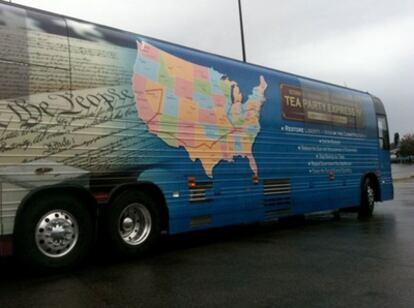 La caravana de cuatro autobuses del Tea Party Express empezó en Reno (Nevada) el 18 de octubre y concluirá en Concord (New Hampshire) el 1 de noviembre, un día antes de las elecciones.