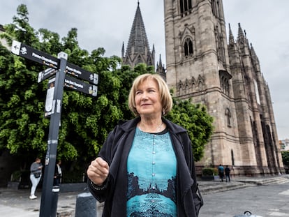 Lídia Jorge, frente al templo Expiatorio de Guadalajara.