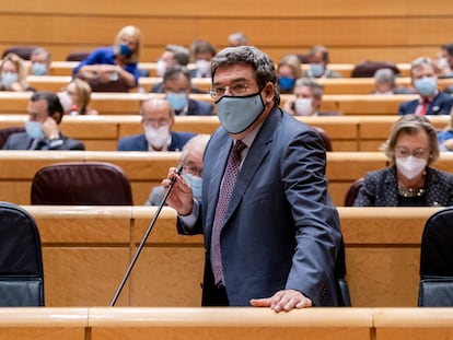 El ministro de Inclusión, Seguridad Social y Migraciones, José Luis Escrivá, en el Senado el pasado 5 de octubre.