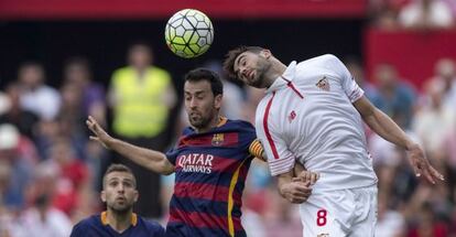 Iborra remata davant Sergio Busquets.