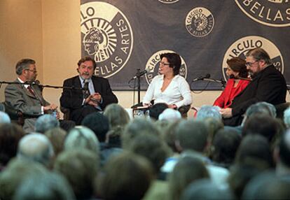 Alberto Oliart, Cebrián, Montserrat Domínguez , Magdalena Álvarez y Antonio Franco, en el acto de ayer.