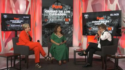 Ada Colau y Clara Brugada con la periodista Gabriela Warkentin durante el foro, este jueves.