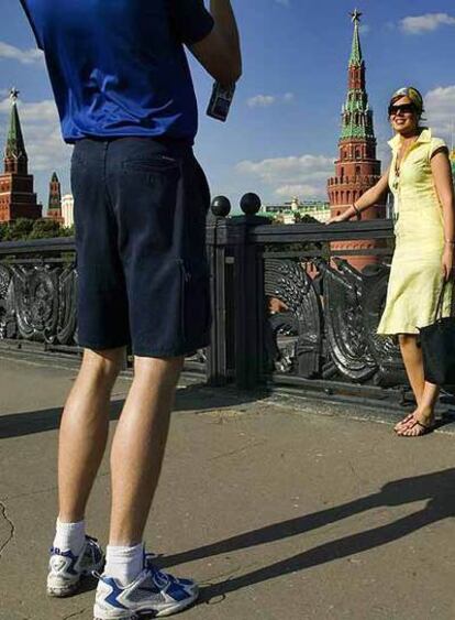 Las torres del Kremlin, desde uno de los puentes cercanos.