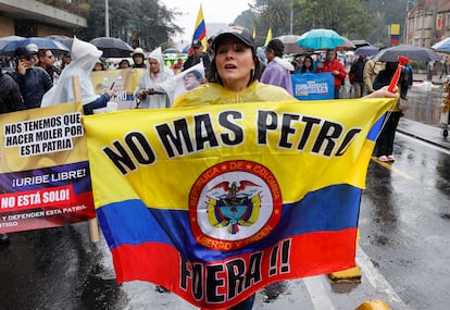 AME8310. BOGOTÁ (COLOMBIA), 07/08/2025.- Protesta en contra del gobierno de Gustavo Petro, en Bogotá, el 7 de agosto de 2025.