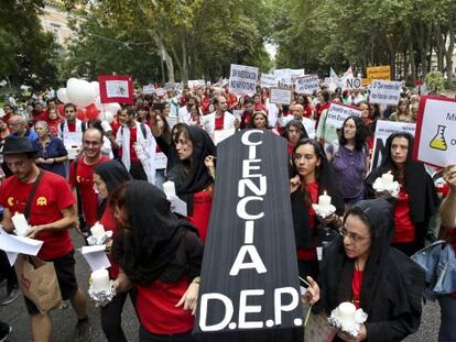 Manifestaci&oacute;n en Madrid en defensa de l aI+D con el lema &#039;Sin ciencia no hay futuro&#039;.