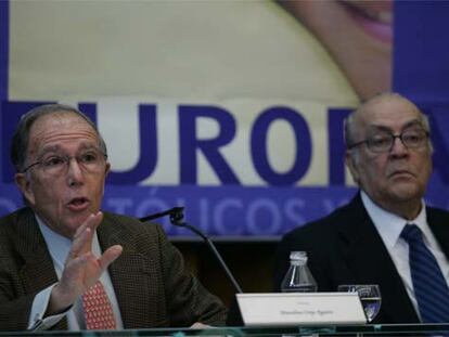 El ex presidente Leopoldo Calvo Sotelo (a la derecha).