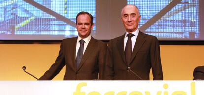 El presidente de Ferrovial, Rafael del Pino (derecha), junto al consejero delegado de la compa&ntilde;&iacute;a, &Iacute;&ntilde;igo Meir&aacute;s.  