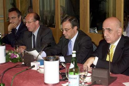 Thomas Kurth, Florentino Pérez y Adriano Galliani (presidente del Milan), a la derecha, en una reunión del G-14.