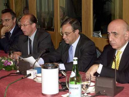 Thomas Kurth, Florentino Pérez y Adriano Galliani (presidente del Milan), a la derecha, en una reunión del G-14.